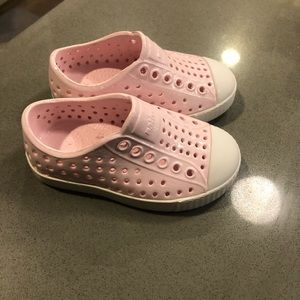 Pink natives size 5
